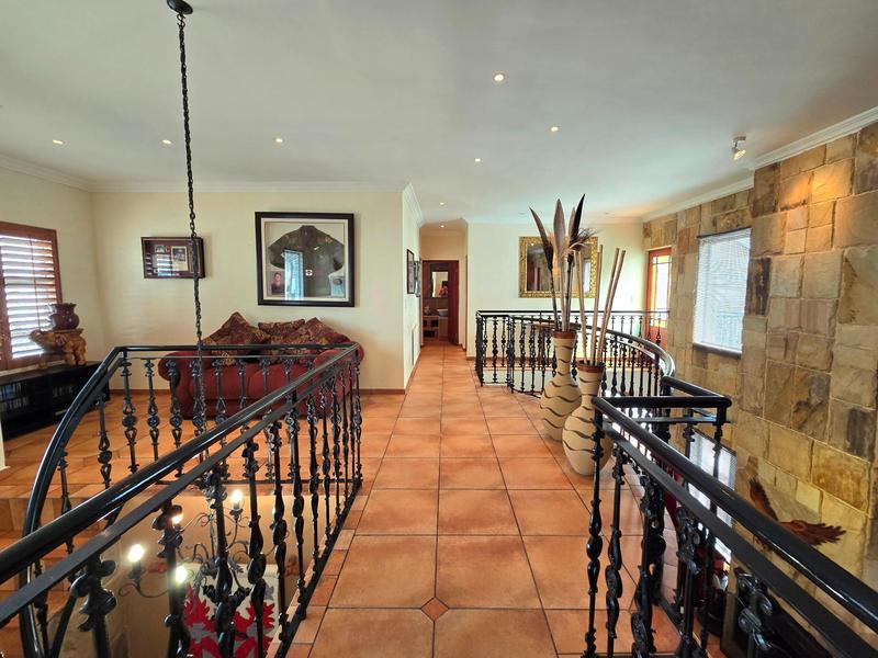 5 Bedroom Property for Sale in Golden Mile Western Cape